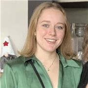 Étudiante en classe préparatoire économique et commerciale, donne des cours de S.E.S, espagnol, et mathématiques